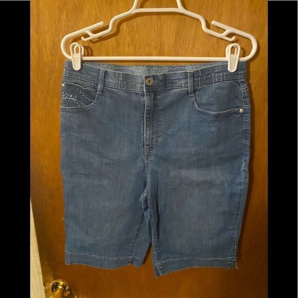 Gloria Vanderbilt shorts - Picture 1 of 3